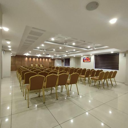 Отель Lumbini Supreme Thrissur Экстерьер фото