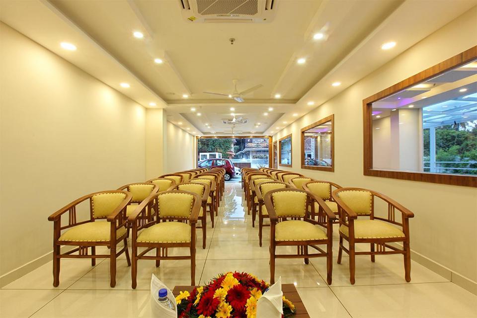Отель Lumbini Supreme Thrissur Экстерьер фото