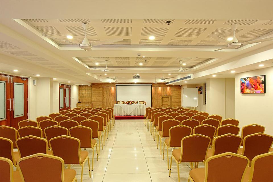 Отель Lumbini Supreme Thrissur Экстерьер фото
